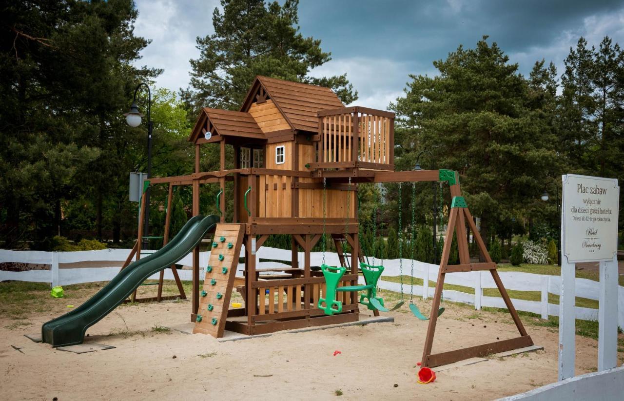 Hotel Nowodwory Цехановец Экстерьер фото