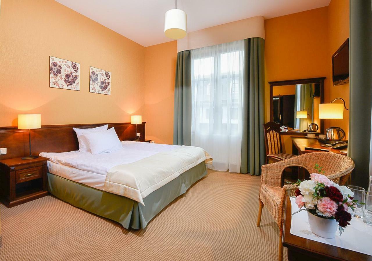 Hotel Nowodwory Цехановец Экстерьер фото