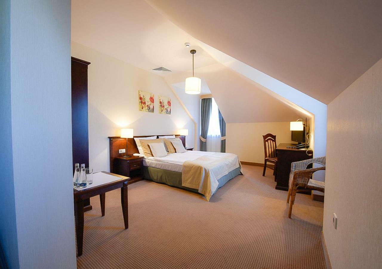 Hotel Nowodwory Цехановец Экстерьер фото