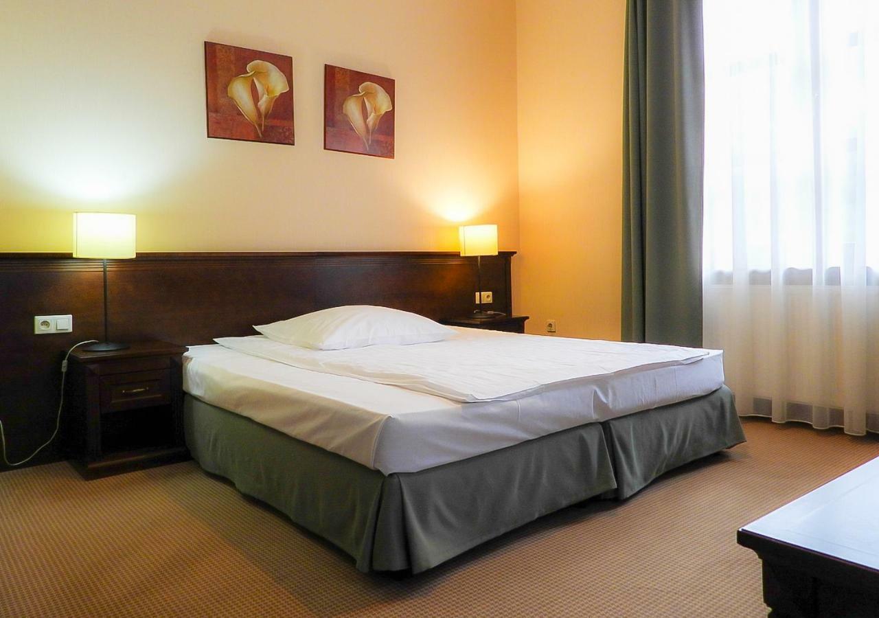 Hotel Nowodwory Цехановец Экстерьер фото