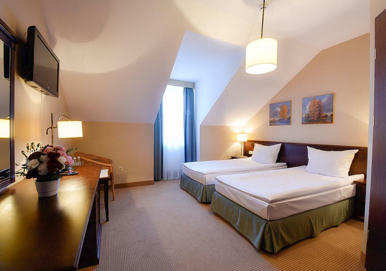 Hotel Nowodwory Цехановец Экстерьер фото