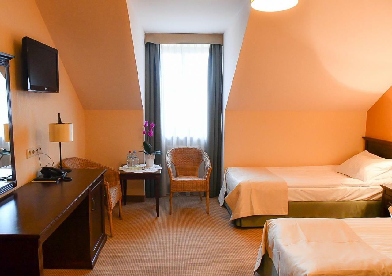 Hotel Nowodwory Цехановец Экстерьер фото