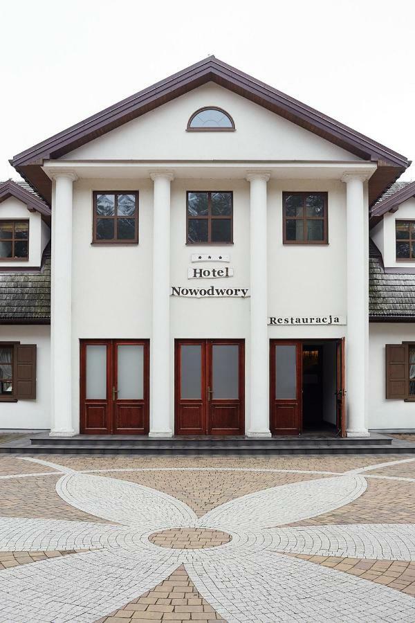 Hotel Nowodwory Цехановец Экстерьер фото